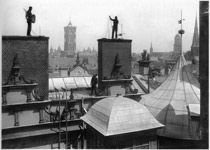Willy Rmer
Schornsteinfeger auf dem Dach des Berliner Schlosses
(1934)
© 