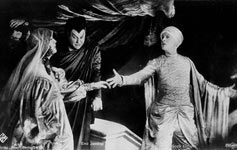 Anonym
Filmstill aus Faust (Deutschland 1925/26)
(Szenenfoto mit Hanna Ralph, Emil Jannings, Gösta Ekman)
© Bundesarchiv - Filmarchiv