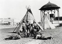 Franz Kühn
Sioux-Indianer in Berlin
(um 1900)
© Ethnologisches Museum, Berlin