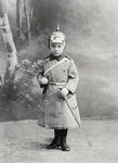 Atelier Max Fischer
Fünfjähriger Junge in Offiziersuniform
(1914)
© Stiftung Stadtmuseum Berlin
